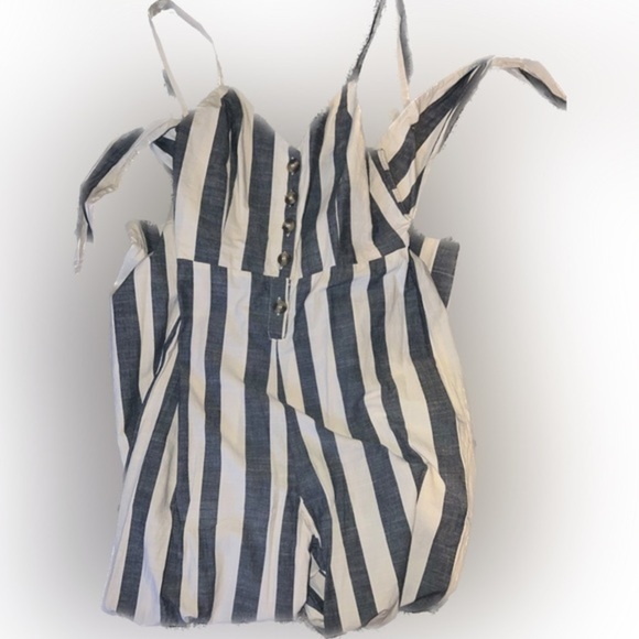 Jumpsuit‎ - Picture 3 of 4